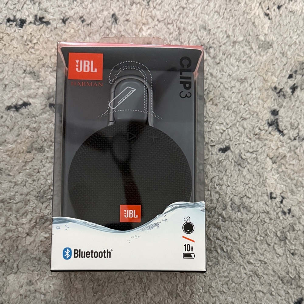 JBL Clip 3 Portable Speaker in Black